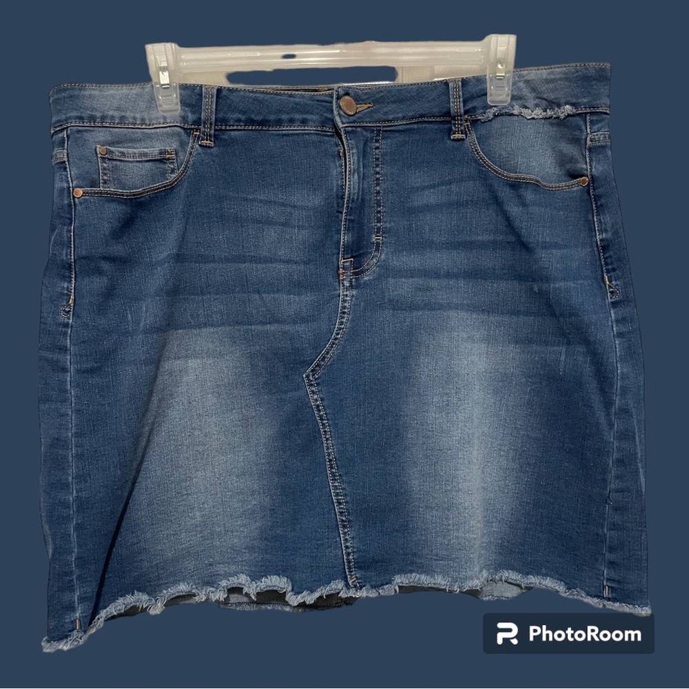 Size 20w distressed denim mini skirt